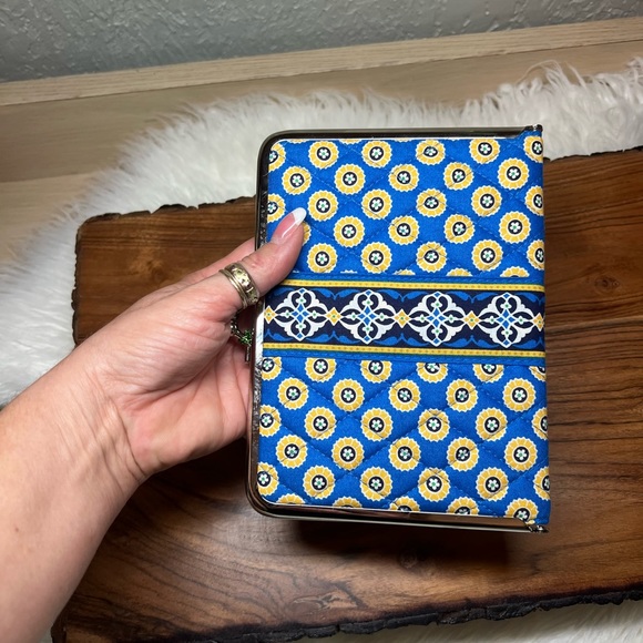 Vera Bradley Retired Riviera Blue Hugs N Kisses - Picture 14 of 17